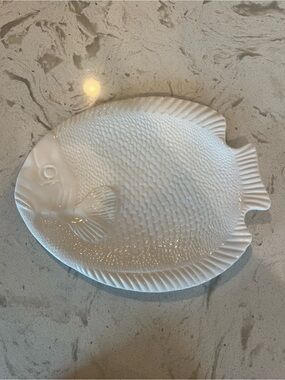 Style Eyes by Baum Bros Embossed Fish Platter 12x9 in white